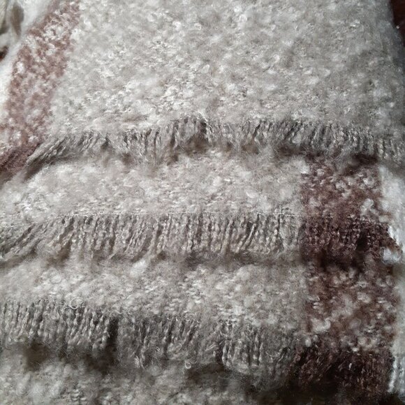 Mersea Comfy Blanket Scarf Winter Beige Ombre Stripe Tasseled (tag missing) - Picture 8 of 8